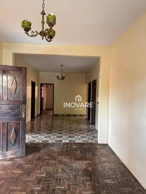 Foto 2 de Casa com 4 quartos à venda, 240m2 em Itumbiara - GO