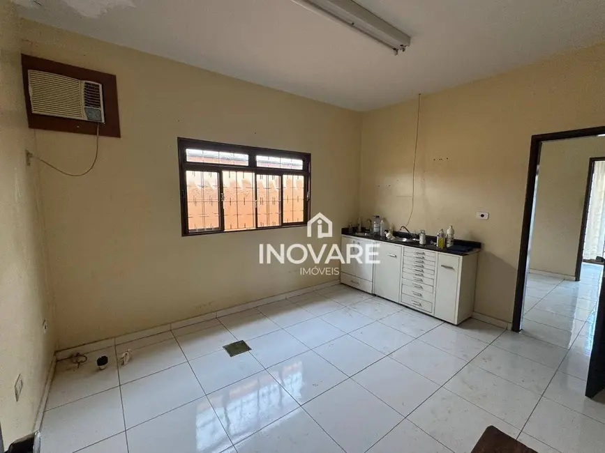 Casa com 4 quartos à venda, 240m2 em Itumbiara - GO - imagem 7 Foto 7 de Casa com 4 quartos à venda, 240m2 em Itumbiara - GO