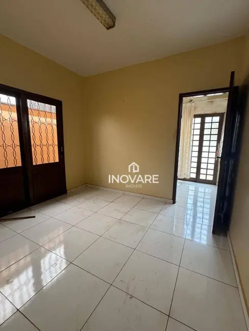 Casa com 4 quartos à venda, 240m2 em Itumbiara - GO - imagem 5 Foto 5 de Casa com 4 quartos à venda, 240m2 em Itumbiara - GO