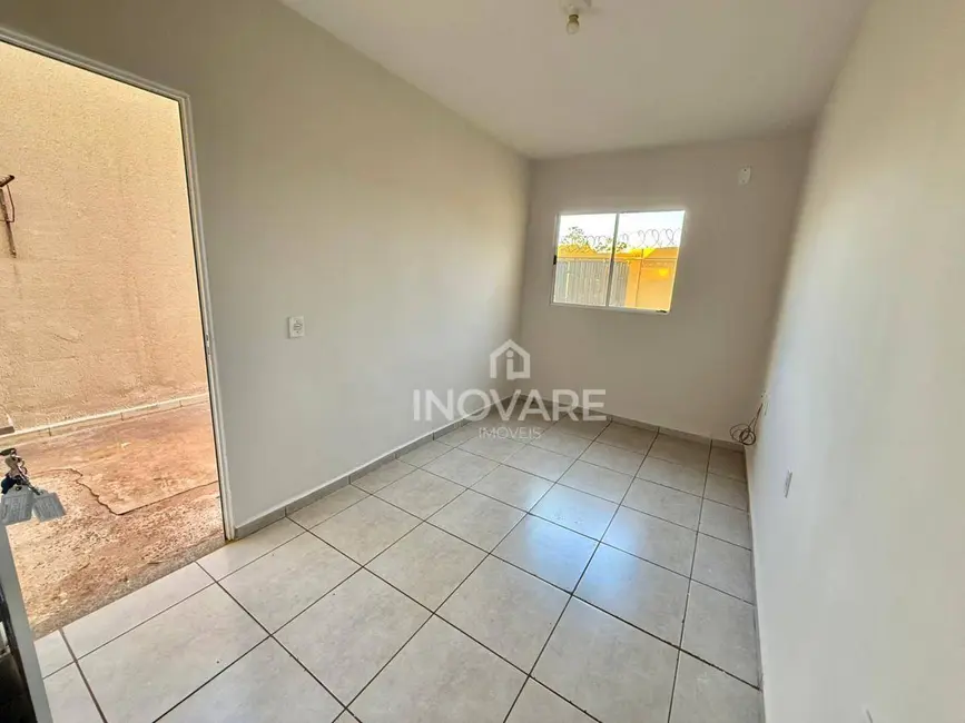 Casa com 2 quartos à venda e para alugar, 150m2 em Itumbiara - GO - imagem 3 Foto 3 de Casa com 2 quartos à venda e para alugar, 150m2 em Itumbiara - GO
