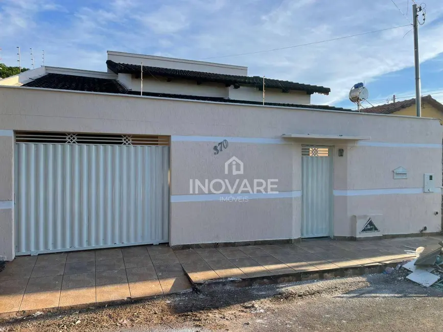 Foto 1 de Casa com 3 quartos à venda, 250m2 em Arapora - MG