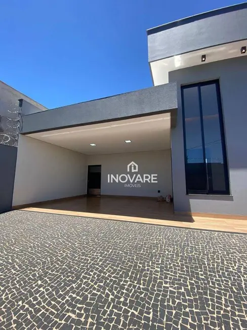 Casa com 3 quartos à venda, 360m2 em Itumbiara - GO - imagem 3 Foto 3 de Casa com 3 quartos à venda, 360m2 em Itumbiara - GO