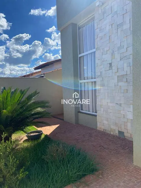 Casa com 3 quartos à venda, 360m2 em Itumbiara - GO - imagem 4 Foto 4 de Casa com 3 quartos à venda, 360m2 em Itumbiara - GO