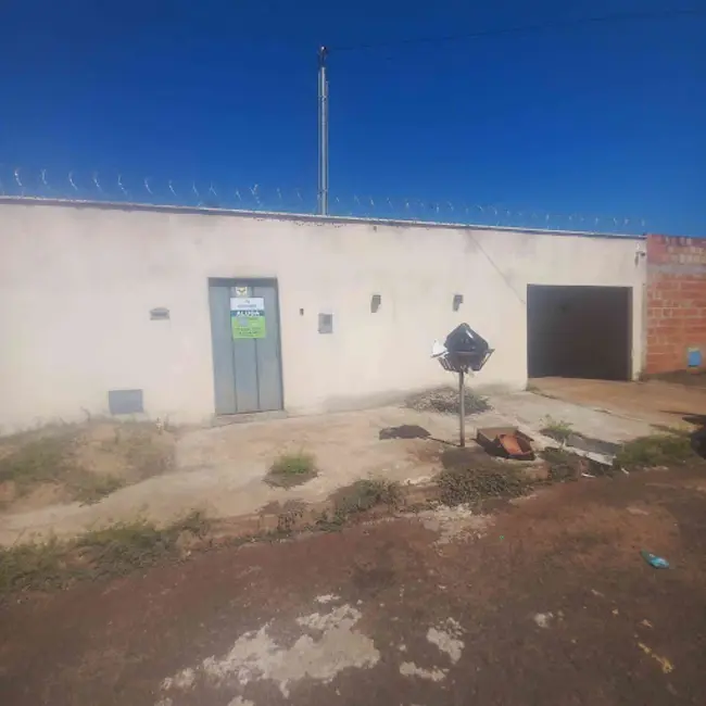 Casa com 3 quartos para alugar, 360m2 em Conjunto Habitacional Juca Arantes, Itumbiara - GO - imagem 3 Foto 3 de Casa com 3 quartos para alugar, 360m2 em Conjunto Habitacional Juca Arantes, Itumbiara - GO