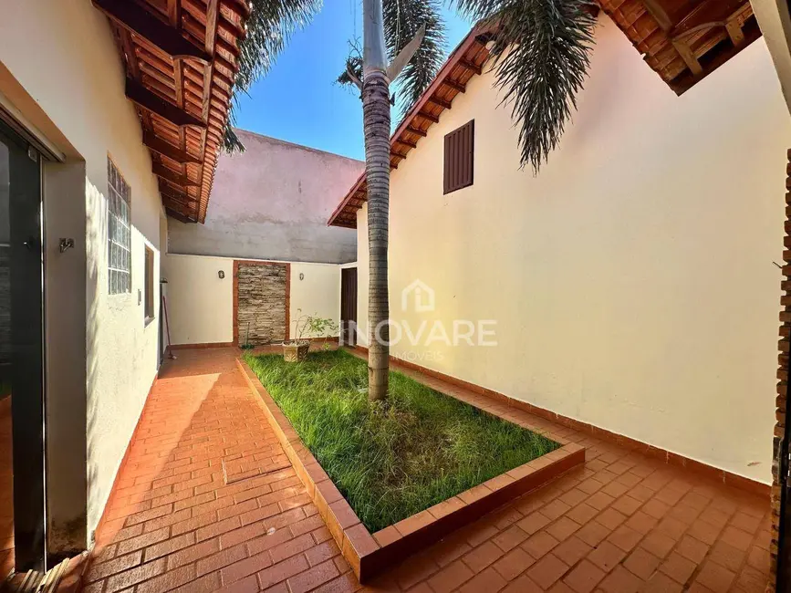 Foto 2 de Casa com 3 quartos à venda, 300m2 em Residencial Jardim Primavera, Itumbiara - GO