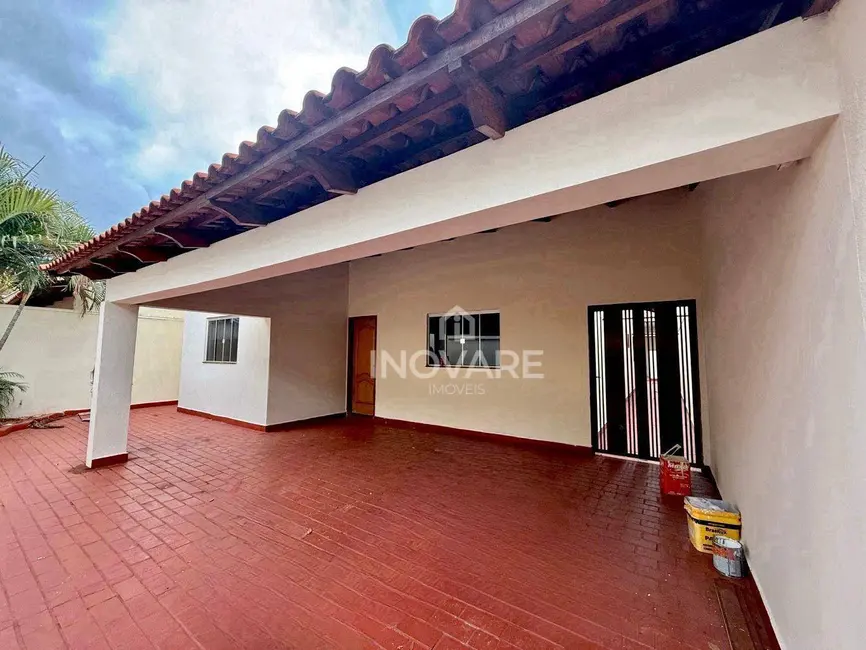 Casa com 3 quartos à venda, 300m2 em Residencial Jardim Primavera, Itumbiara - GO - imagem 2 Foto 2 de Casa com 3 quartos à venda, 300m2 em Residencial Jardim Primavera, Itumbiara - GO