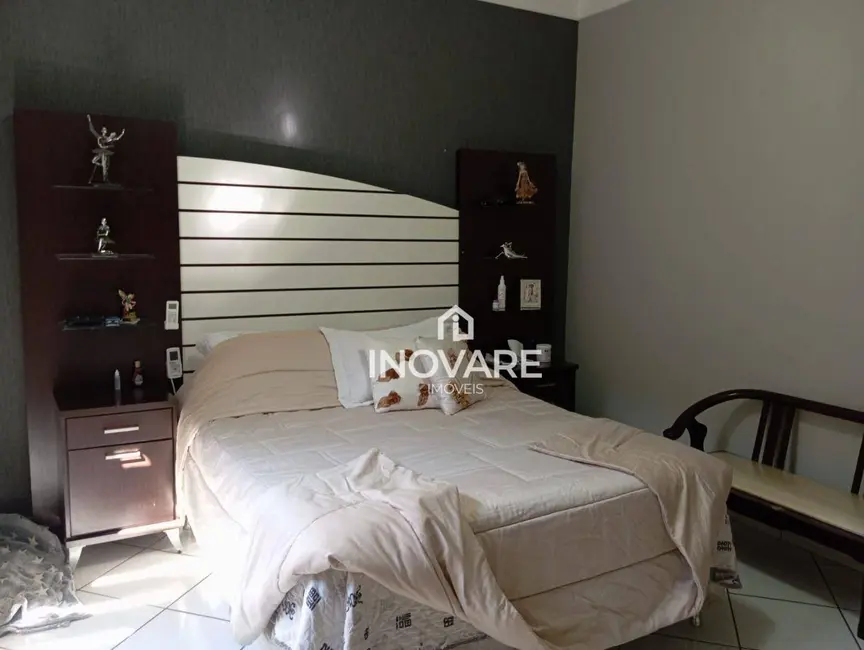 Casa com 3 quartos à venda, 300m2 em Alto da Boa Vista, Itumbiara - GO - imagem 9 Foto 9 de Casa com 3 quartos à venda, 300m2 em Alto da Boa Vista, Itumbiara - GO