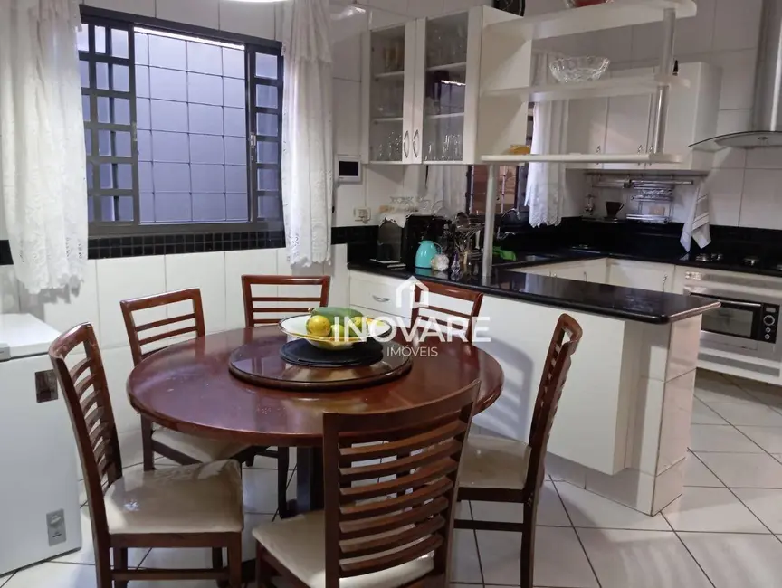 Casa com 3 quartos à venda, 300m2 em Alto da Boa Vista, Itumbiara - GO - imagem 6 Foto 6 de Casa com 3 quartos à venda, 300m2 em Alto da Boa Vista, Itumbiara - GO