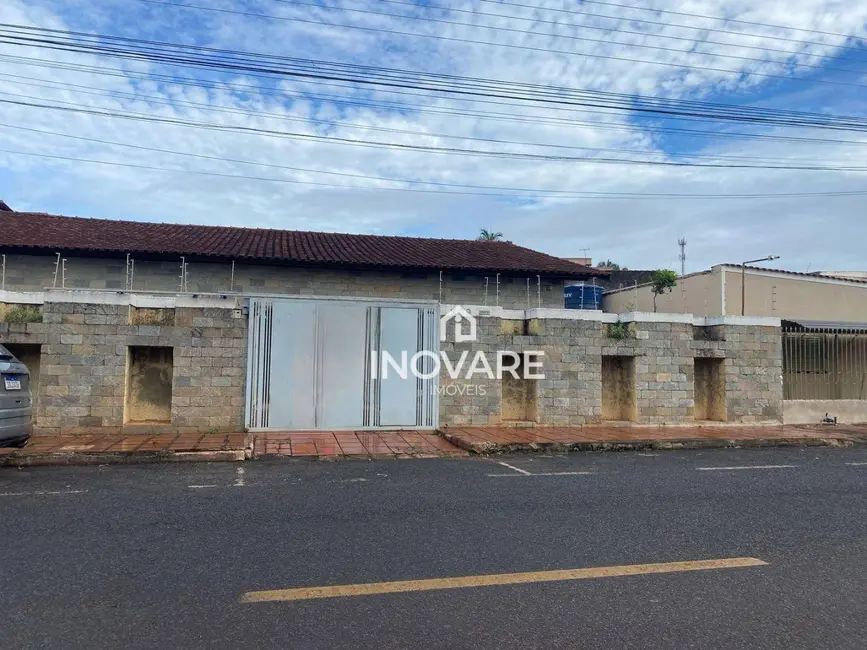 Foto 1 de Casa com 3 quartos para alugar, 406m2 em Alto da Boa Vista, Itumbiara - GO