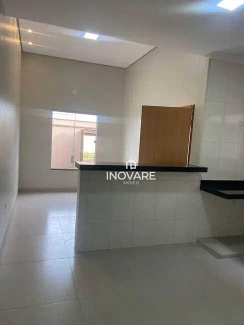 Foto 2 de Casa com 3 quartos à venda, 180m2 em Itumbiara - GO