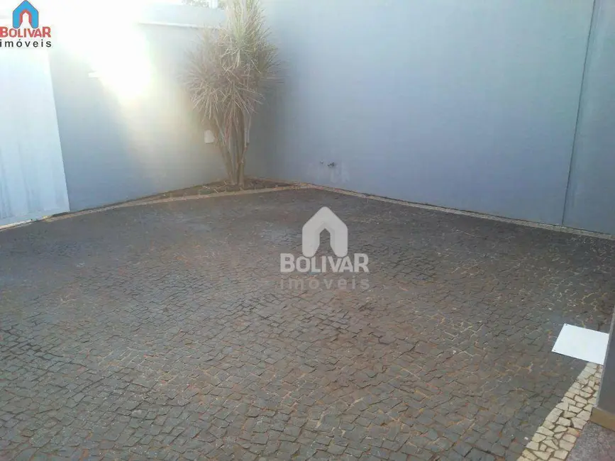 Casa com 2 quartos para alugar, 180m2 em Itumbiara - GO - imagem 3 Foto 3 de Casa com 2 quartos para alugar, 180m2 em Itumbiara - GO