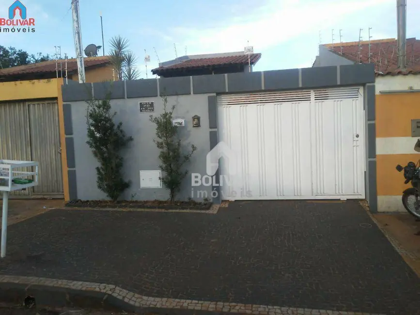 Casa com 2 quartos para alugar, 180m2 em Itumbiara - GO - imagem 1 Foto 1 de Casa com 2 quartos para alugar, 180m2 em Itumbiara - GO