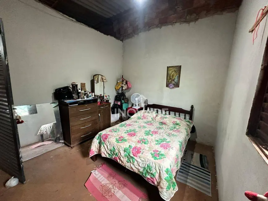 Foto 4 de Casa com 2 quartos à venda, 250m2 em Itumbiara - GO