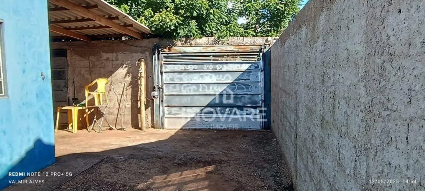 Casa com 2 quartos à venda, 300m2 em Arapora - MG - imagem 3 Foto 3 de Casa com 2 quartos à venda, 300m2 em Arapora - MG