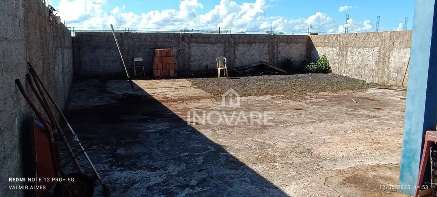 Casa com 2 quartos à venda, 300m2 em Arapora - MG - imagem 6 Foto 6 de Casa com 2 quartos à venda, 300m2 em Arapora - MG