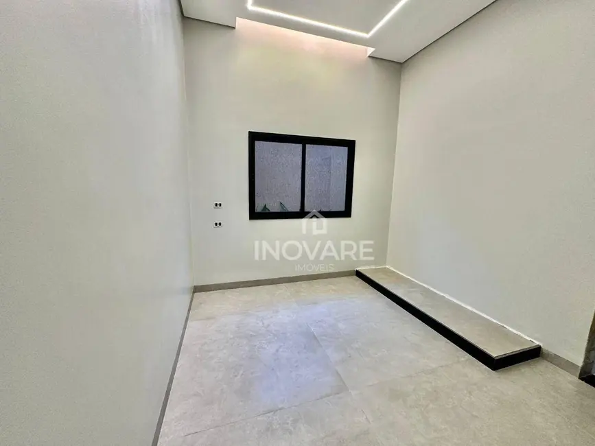 Casa com 3 quartos à venda, 720m2 em Itumbiara - GO - imagem 3 Foto 3 de Casa com 3 quartos à venda, 720m2 em Itumbiara - GO
