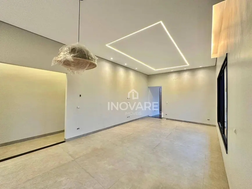 Casa com 3 quartos à venda, 720m2 em Itumbiara - GO - imagem 2 Foto 2 de Casa com 3 quartos à venda, 720m2 em Itumbiara - GO