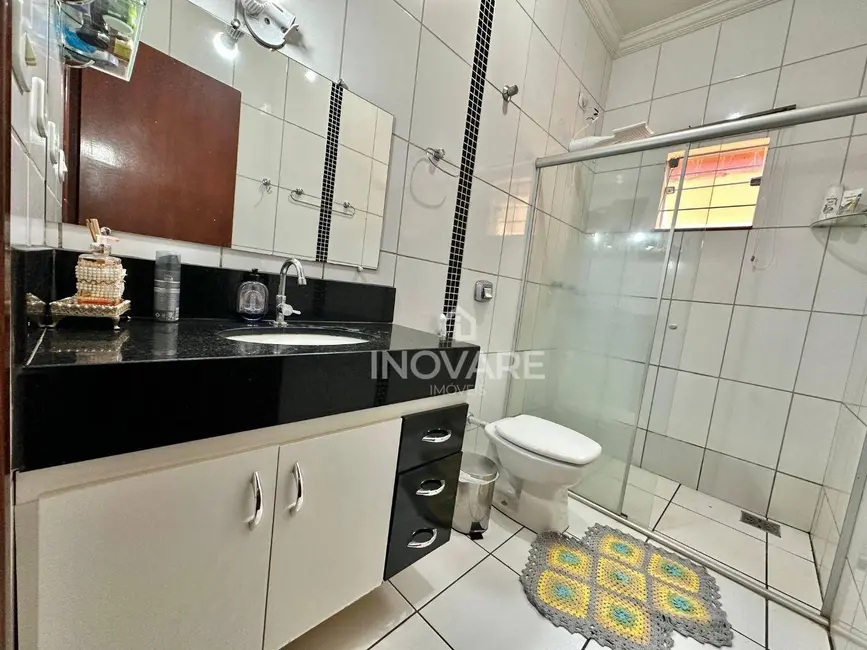 Casa com 3 quartos à venda, 360m2 em Itumbiara - GO - imagem 8 Foto 8 de Casa com 3 quartos à venda, 360m2 em Itumbiara - GO