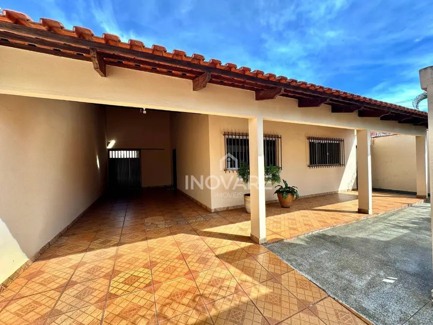 Casa com 3 quartos à venda, 360m2 em Itumbiara - GO - imagem 2 Foto 2 de Casa com 3 quartos à venda, 360m2 em Itumbiara - GO