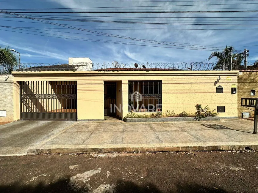 Casa com 3 quartos à venda, 360m2 em Itumbiara - GO - imagem 1 Foto 1 de Casa com 3 quartos à venda, 360m2 em Itumbiara - GO