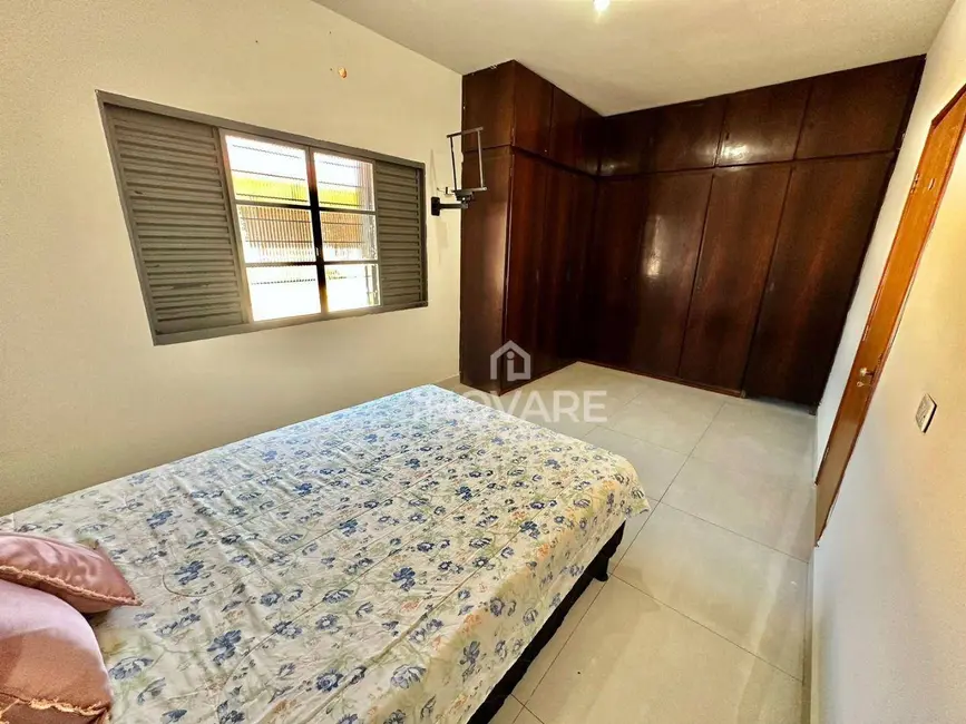 Foto 9 de Casa com 4 quartos à venda, 360m2 em Centro, Itumbiara - GO