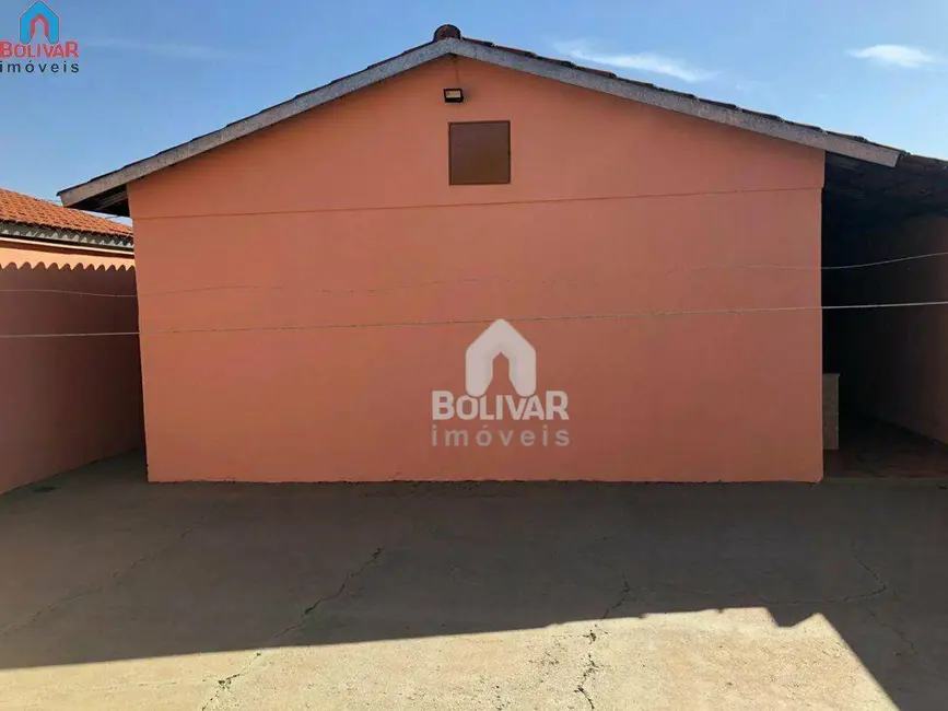 Casa com 2 quartos para alugar em Arapora - MG - imagem 4 Foto 4 de Casa com 2 quartos para alugar em Arapora - MG