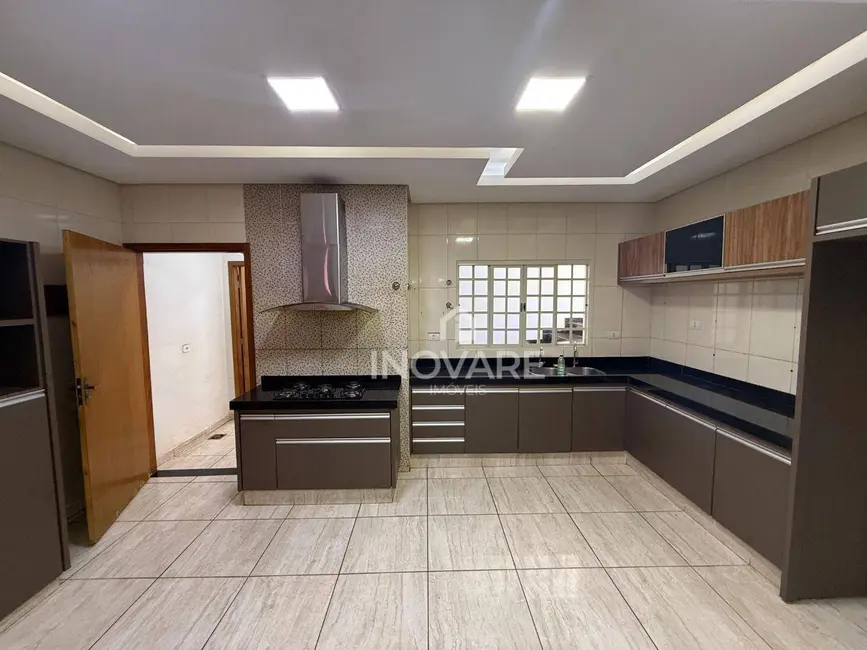 Foto 1 de Casa com 3 quartos à venda e para alugar, 360m2 em Alto da Boa Vista, Itumbiara - GO