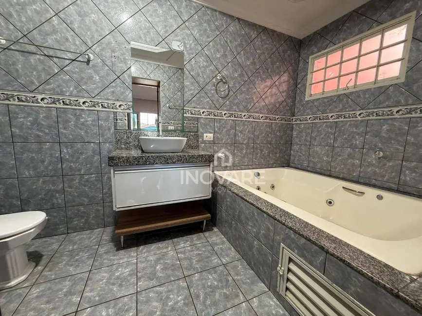 Casa com 3 quartos à venda, 360m2 em Alto da Boa Vista, Itumbiara - GO - imagem 8 Foto 8 de Casa com 3 quartos à venda, 360m2 em Alto da Boa Vista, Itumbiara - GO