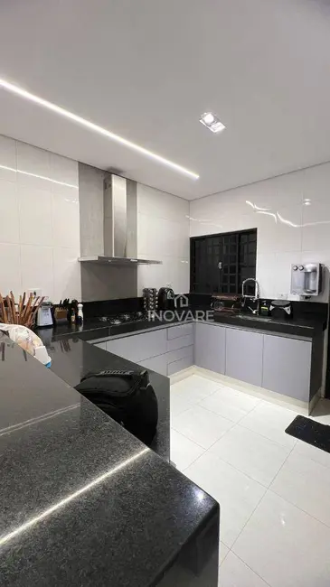 Casa com 3 quartos à venda, 225m2 em Itumbiara - GO - imagem 5 Foto 5 de Casa com 3 quartos à venda, 225m2 em Itumbiara - GO