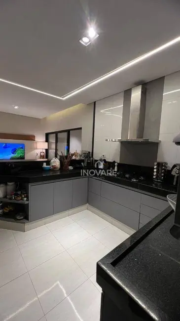 Casa com 3 quartos à venda, 225m2 em Itumbiara - GO - imagem 3 Foto 3 de Casa com 3 quartos à venda, 225m2 em Itumbiara - GO