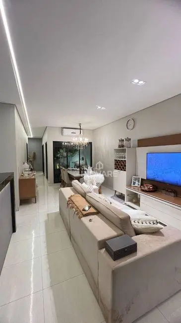 Casa com 3 quartos à venda, 225m2 em Itumbiara - GO - imagem 1 Foto 1 de Casa com 3 quartos à venda, 225m2 em Itumbiara - GO