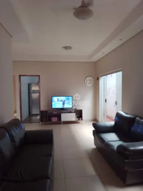Foto 4 de Casa com 4 quartos à venda, 189m2 em Itumbiara - GO
