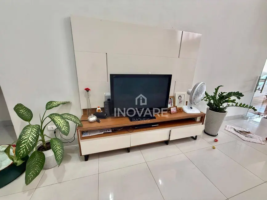 Casa com 3 quartos à venda, 125m2 em Jardim Liberdade, Itumbiara - GO - imagem 4 Foto 4 de Casa com 3 quartos à venda, 125m2 em Jardim Liberdade, Itumbiara - GO