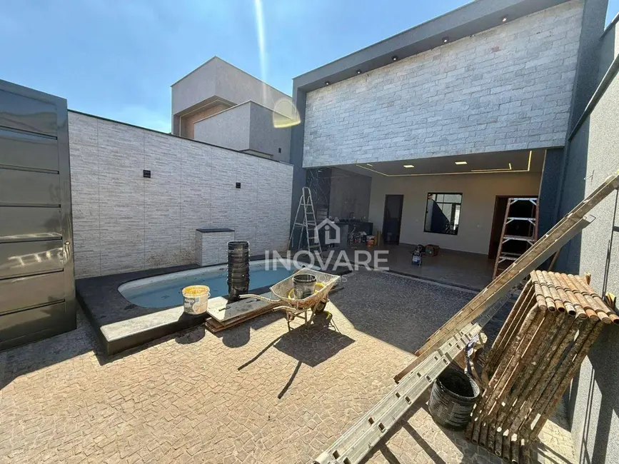 Casa com 3 quartos à venda, 180m2 em Parque Vale dos Buritys III, Itumbiara - GO - imagem 1 Foto 1 de Casa com 3 quartos à venda, 180m2 em Parque Vale dos Buritys III, Itumbiara - GO