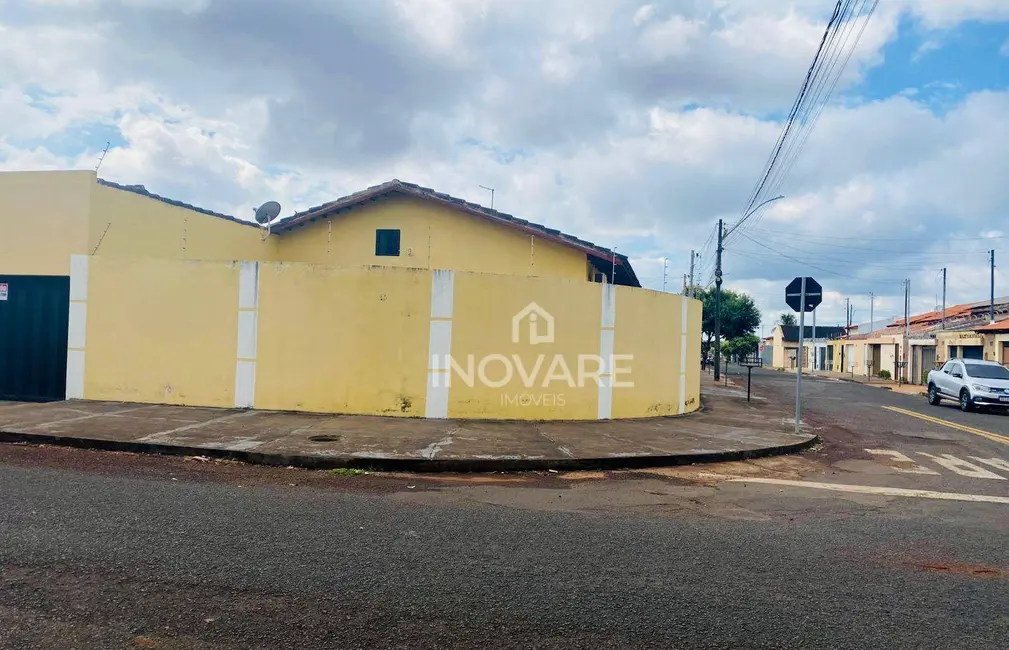 Foto 2 de Casa com 3 quartos à venda, 180m2 em Itumbiara - GO