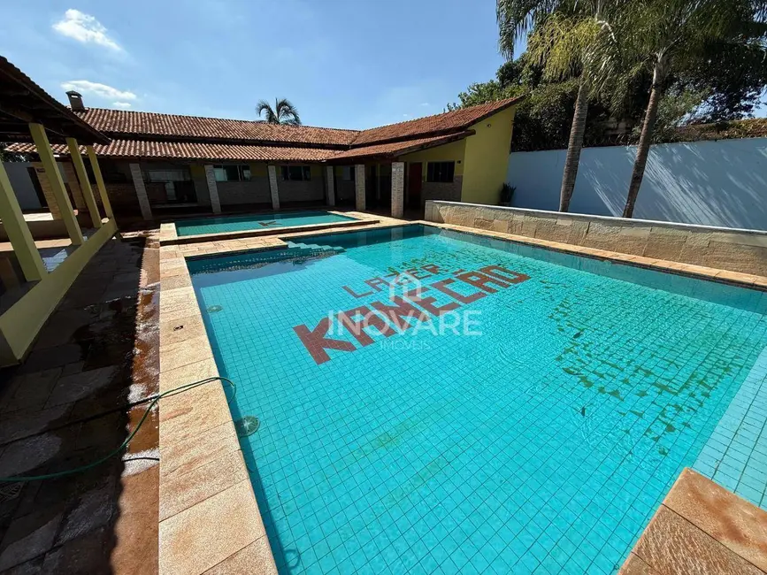 Casa com 3 quartos para alugar, 400m2 em Itumbiara - GO - imagem 1 Foto 1 de Casa com 3 quartos para alugar, 400m2 em Itumbiara - GO