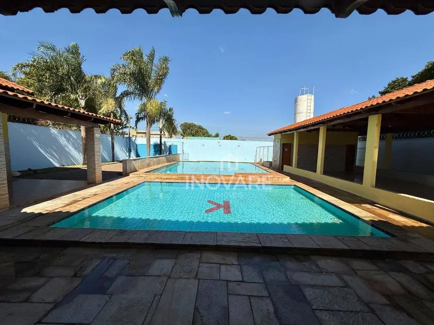 Casa com 3 quartos para alugar, 400m2 em Itumbiara - GO - imagem 4 Foto 4 de Casa com 3 quartos para alugar, 400m2 em Itumbiara - GO