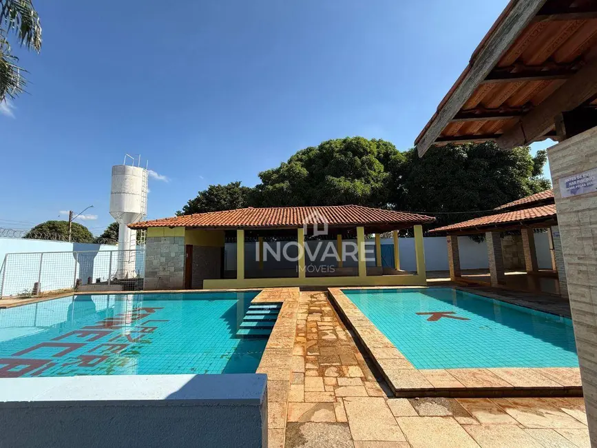Casa com 3 quartos para alugar, 400m2 em Itumbiara - GO - imagem 5 Foto 5 de Casa com 3 quartos para alugar, 400m2 em Itumbiara - GO
