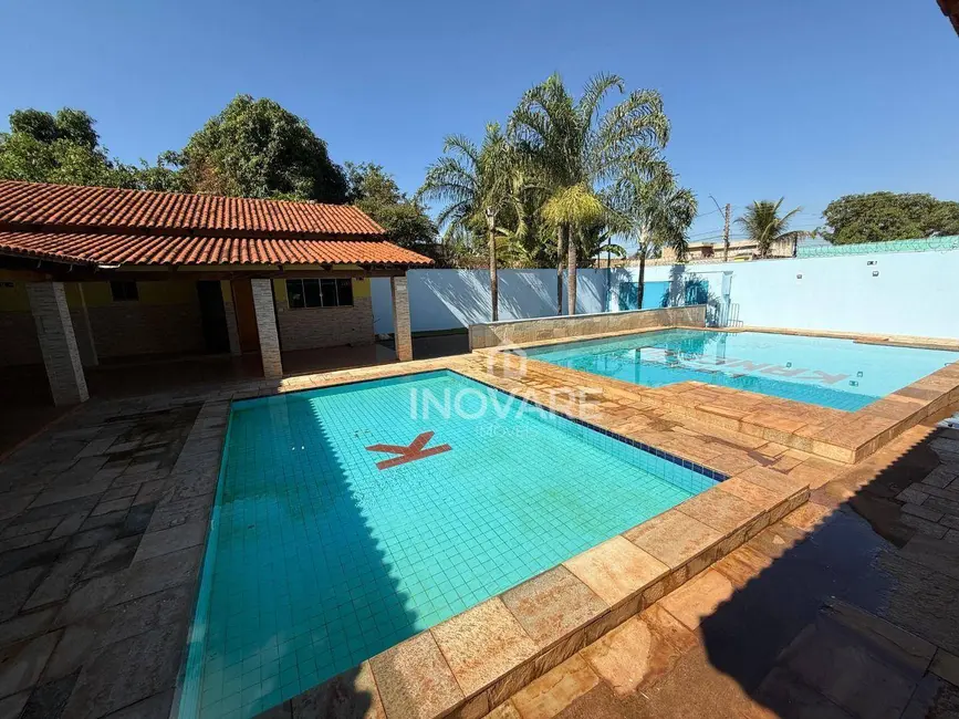 Casa com 3 quartos para alugar, 400m2 em Itumbiara - GO - imagem 6 Foto 6 de Casa com 3 quartos para alugar, 400m2 em Itumbiara - GO