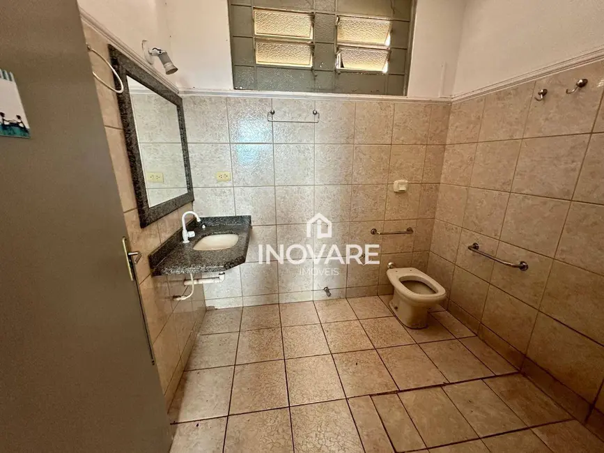 Casa com 3 quartos para alugar, 251m2 em Itumbiara - GO - imagem 9 Foto 9 de Casa com 3 quartos para alugar, 251m2 em Itumbiara - GO