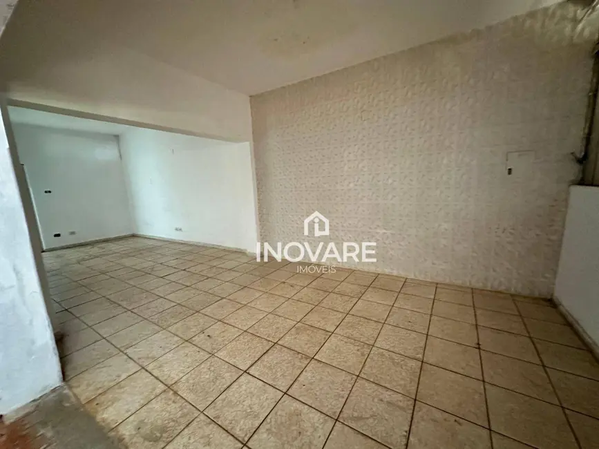 Casa com 3 quartos para alugar, 251m2 em Itumbiara - GO - imagem 3 Foto 3 de Casa com 3 quartos para alugar, 251m2 em Itumbiara - GO