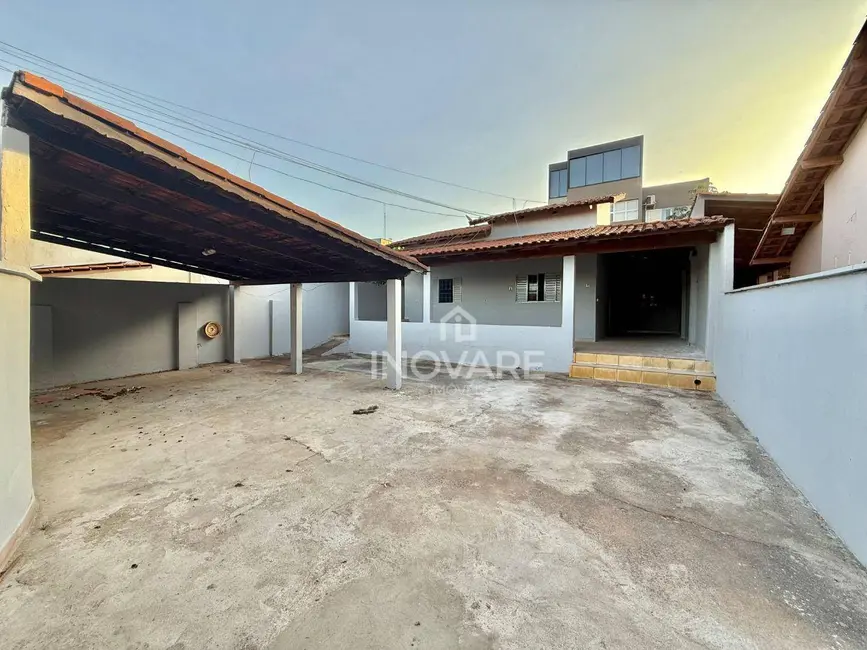 Foto 1 de Casa com 4 quartos para alugar, 300m2 em Itumbiara - GO