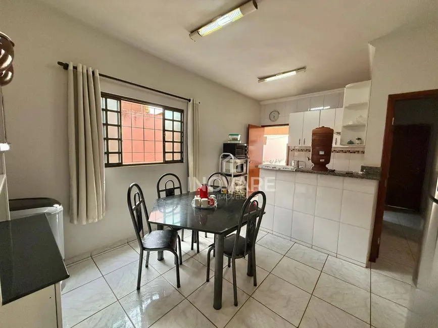 Foto 2 de Casa com 3 quartos à venda, 200m2 em Jardim Leonora, Itumbiara - GO