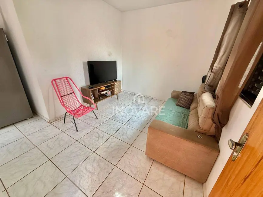 Casa com 3 quartos à venda, 200m2 em Jardim Leonora, Itumbiara - GO - imagem 5 Foto 5 de Casa com 3 quartos à venda, 200m2 em Jardim Leonora, Itumbiara - GO