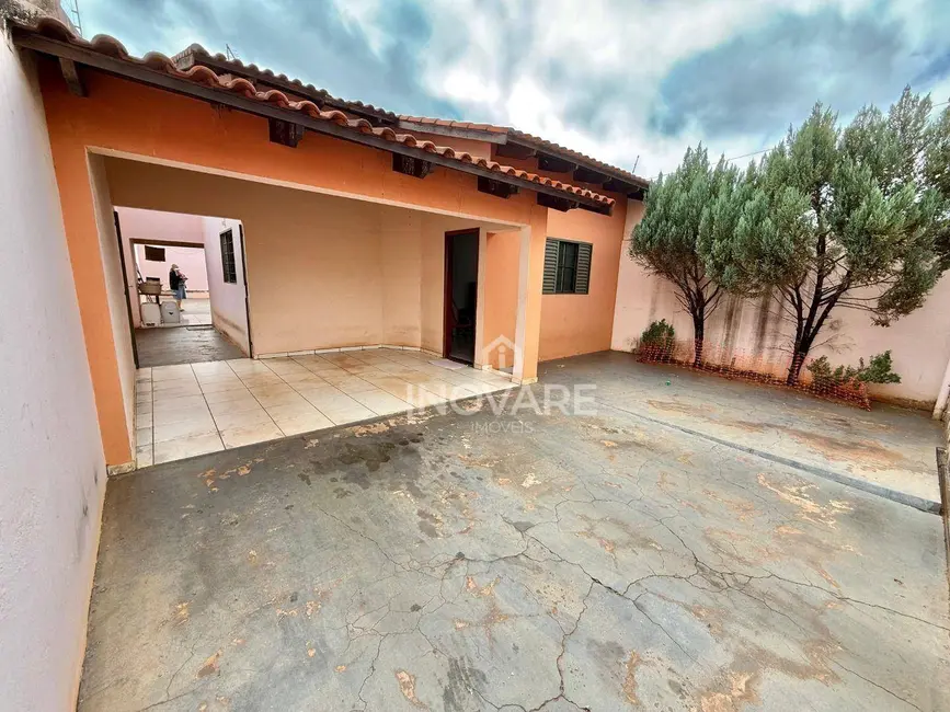 Foto 1 de Casa com 3 quartos à venda, 200m2 em Jardim Leonora, Itumbiara - GO