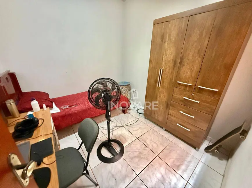 Casa com 3 quartos à venda, 200m2 em Jardim Leonora, Itumbiara - GO - imagem 8 Foto 8 de Casa com 3 quartos à venda, 200m2 em Jardim Leonora, Itumbiara - GO