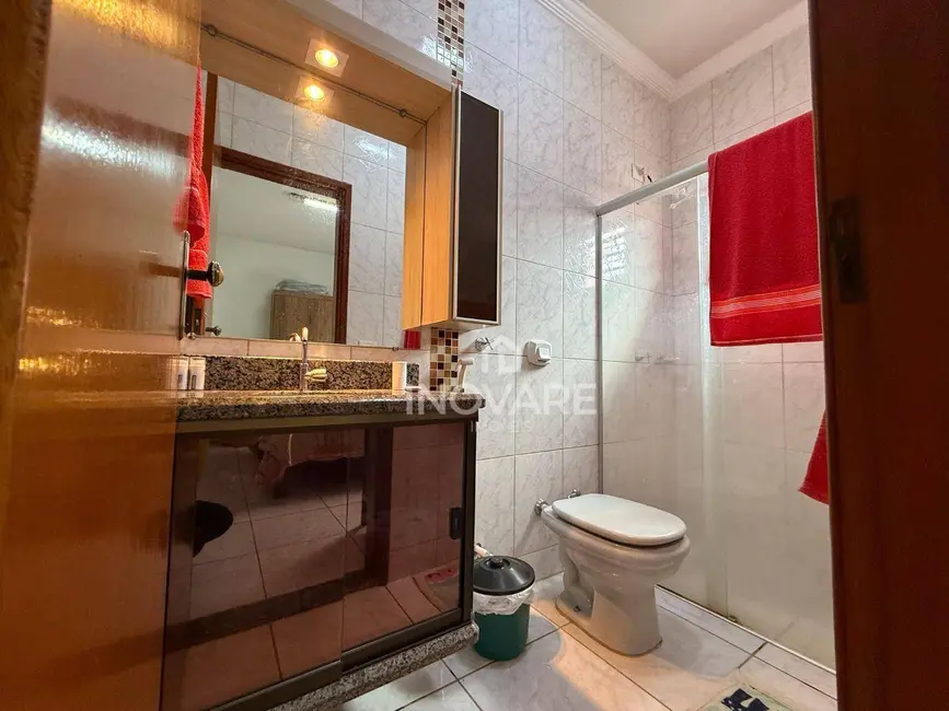 Casa com 3 quartos à venda, 200m2 em Jardim Leonora, Itumbiara - GO - imagem 9 Foto 9 de Casa com 3 quartos à venda, 200m2 em Jardim Leonora, Itumbiara - GO