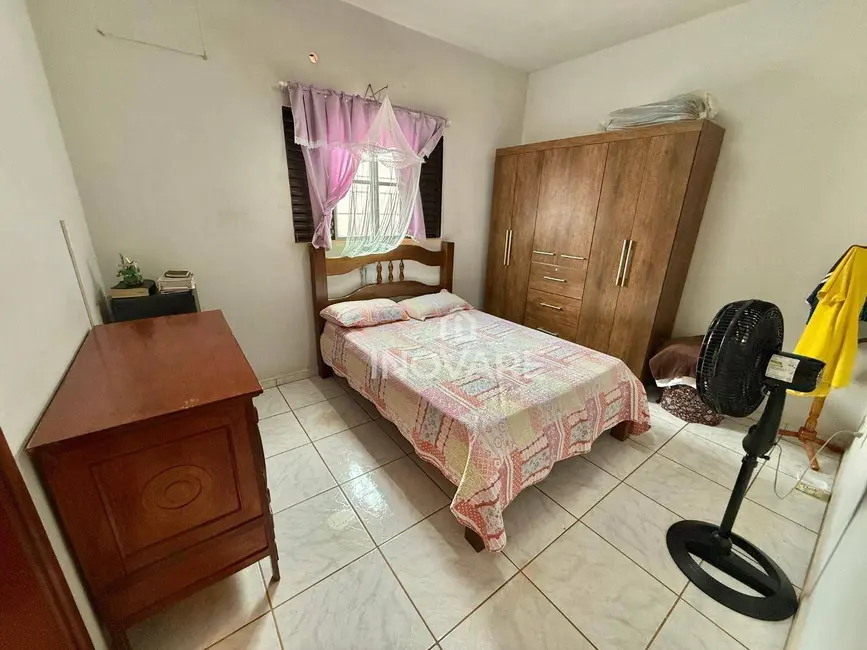 Casa com 3 quartos à venda, 200m2 em Jardim Leonora, Itumbiara - GO - imagem 6 Foto 6 de Casa com 3 quartos à venda, 200m2 em Jardim Leonora, Itumbiara - GO