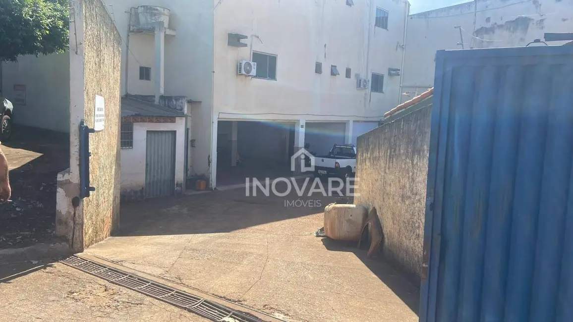 Casa com 2 quartos para alugar, 255m2 em Itumbiara - GO - imagem 1 Foto 1 de Casa com 2 quartos para alugar, 255m2 em Itumbiara - GO