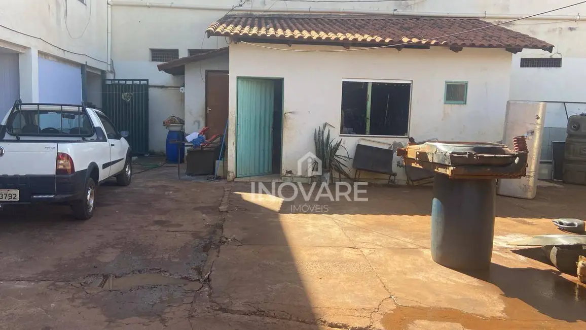 Casa com 2 quartos para alugar, 255m2 em Itumbiara - GO - imagem 2 Foto 2 de Casa com 2 quartos para alugar, 255m2 em Itumbiara - GO